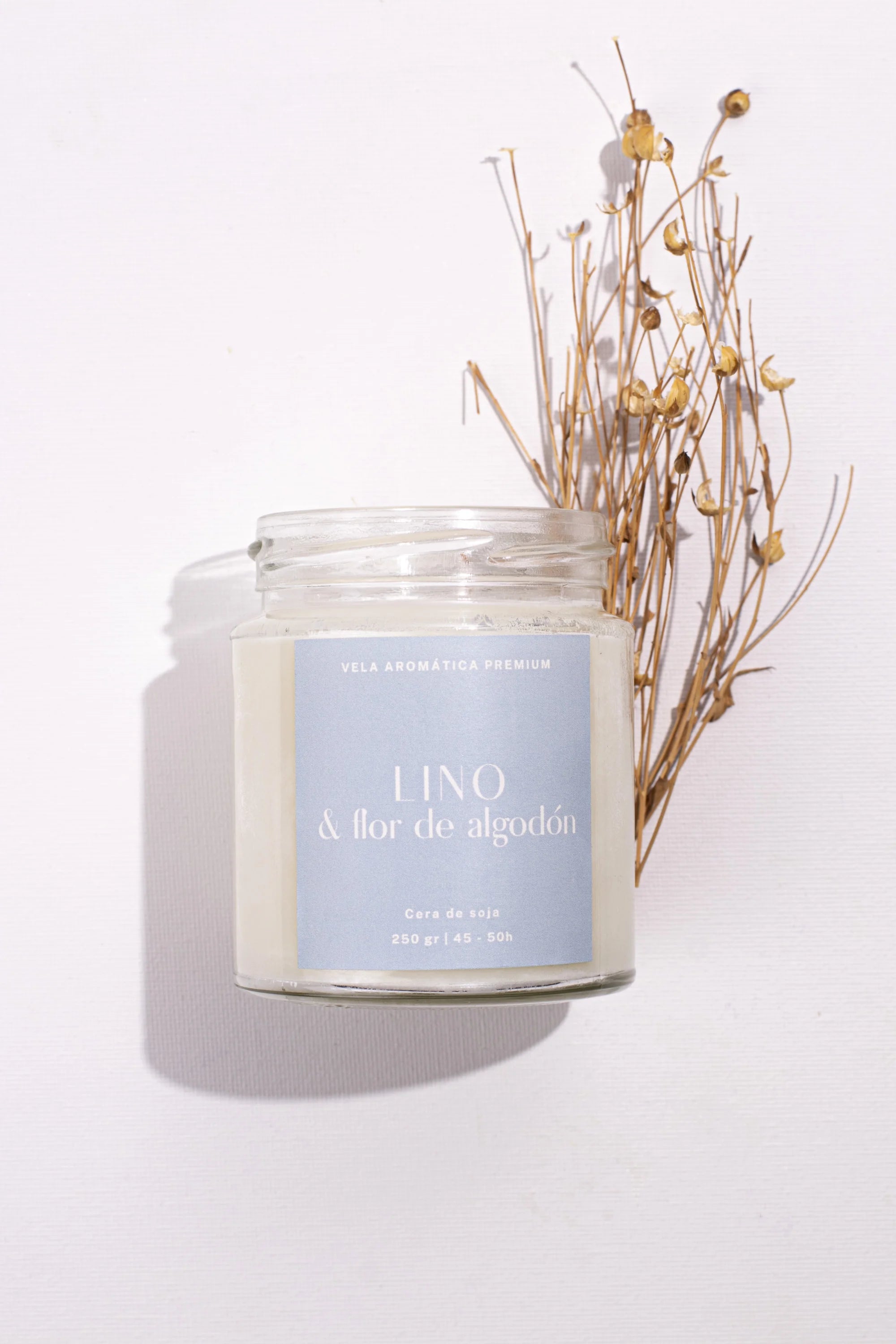 Vela aromática artesanal de lino y flor de algodón