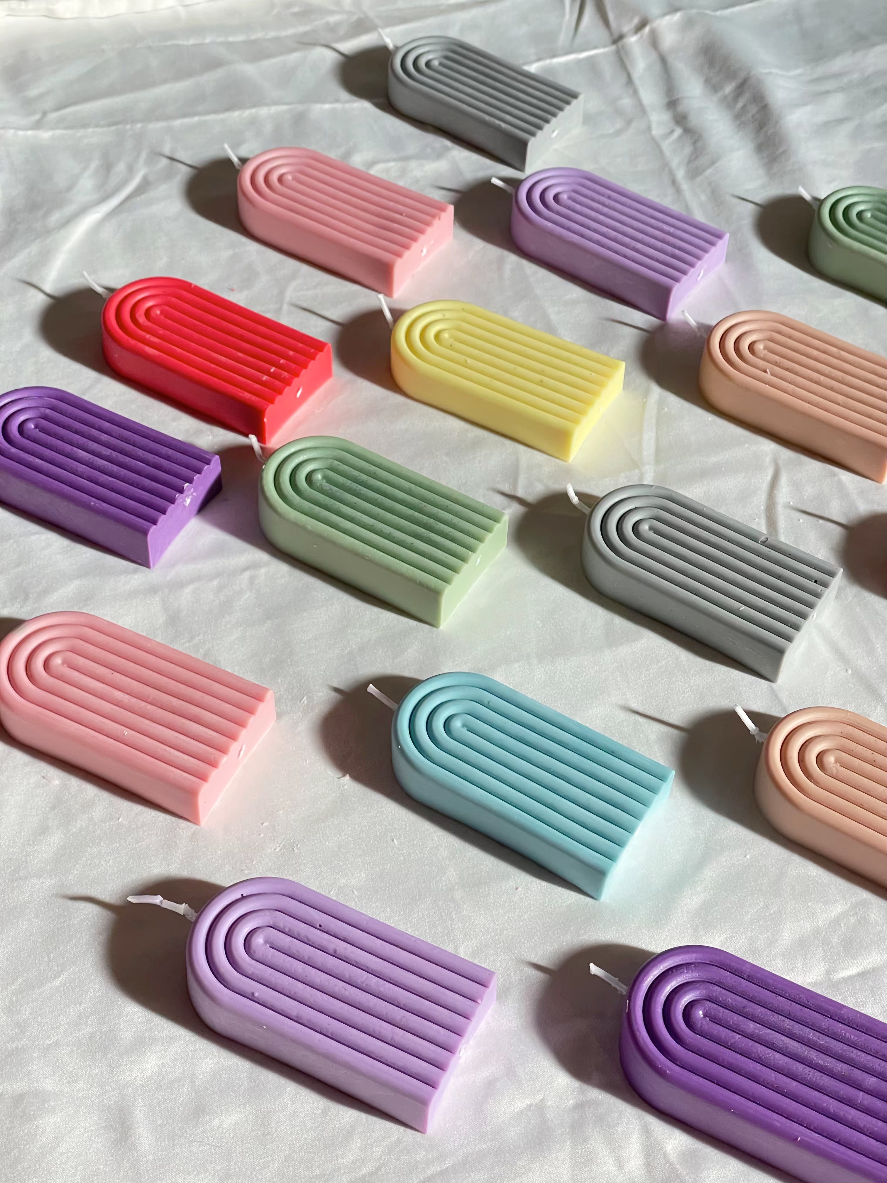 Vela decorativa arco iris